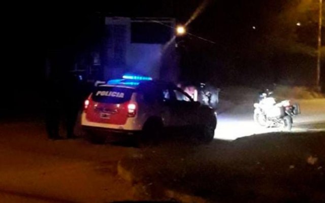 La Nueva Donosa: Fuertemente armados lo redujeron y ataron con alambres para robarle su moto