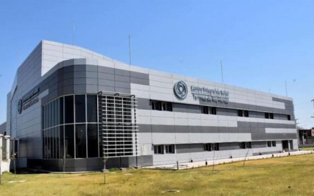 Román, el último bebé del 2020 y Xiomara la primera del 2021 en Las Termas de Río Hondo