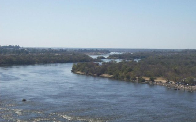 Barrio Agua Santa: Mujer de 40 años se arrojó al río en un intento de suicidio en Las Termas de Río Hondo