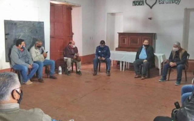Vinará: Encuentro de autoridades comunales para acordar proyecto de mejora de producción de carne caprina