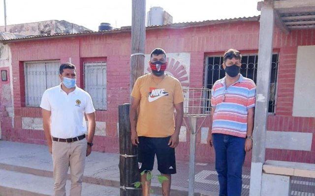 Barrio 25 de Mayo: Continúan con la plantación de árboles mediante el programa "Termas te Quiero Verde"