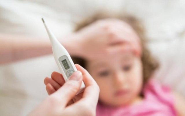 Consejos esenciales para proteger la salud infantil durante la ola de calor