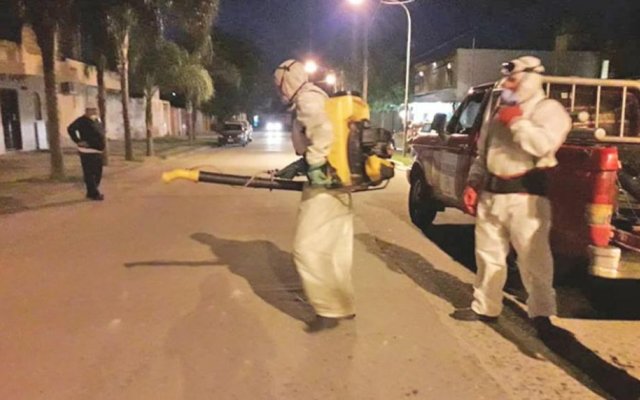 Lucha contra el dengue: fumigan en distintos sectores de Las Termas de Río Hondo
