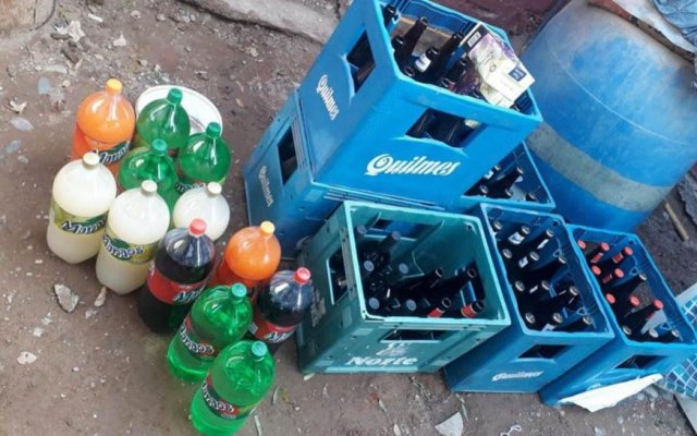 Barrio 25 de Mayo: “Cayó” la Policía y abandonaron a sus concubinas e hijos en una fiesta
