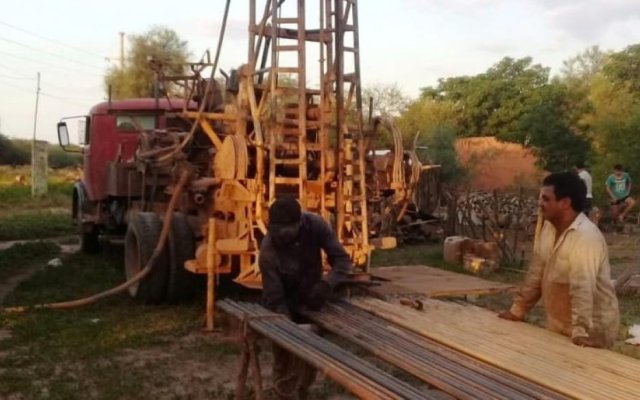 Tres Cruces: realizan nueva perforación de pozo surgente