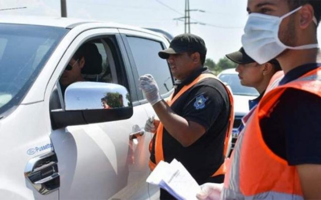 Imputarán a una mujer por imprimir y vender permisos truchos para circular