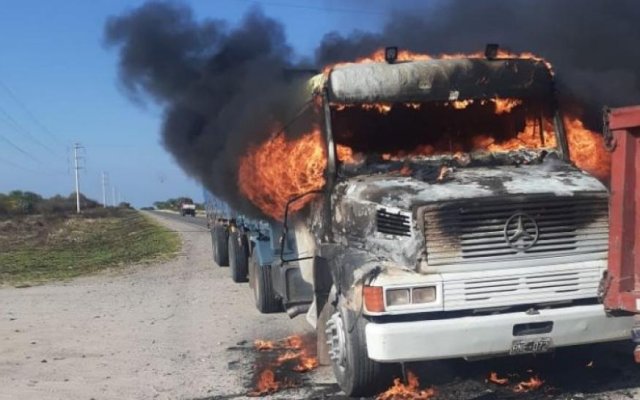 Catamarca: un camión se prendió fuego en medio de la ruta