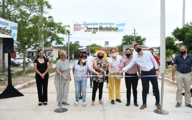 Barrio Soberanía Nacional: El intendente Jorge Mukdise, dejó inaugurada la obra de pavimentación de la calle República Argentina