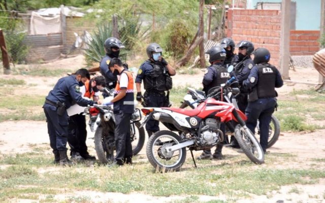 Las Tinajas: Prófugo mordió a un policía que intentó detenerlo en un recorrido de prevención