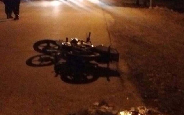 Barrio Toro Yacu: Cabo de Policía colisionó con un canino y derrapó en el pavimento