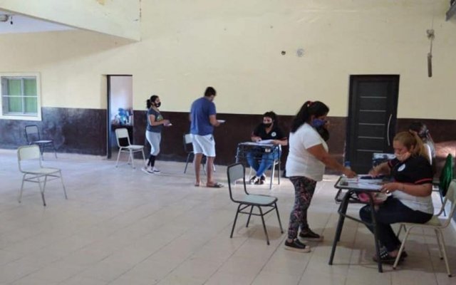 El Bobadal: Realizan entregas de la tarjeta Alimentar en la escuela N° 724
