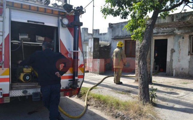 Barrio España: Incendiaron la casa de los presuntos homicidas de Walter "Mata Pollo" Chavez en Las Termas de Río Hondo