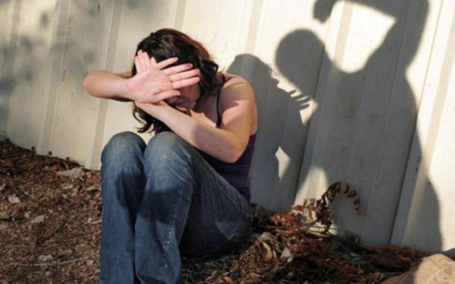 Barrio 25 de Mayo: Agrede a su pareja porque no quiere que salga con sus amigas a festejar su día